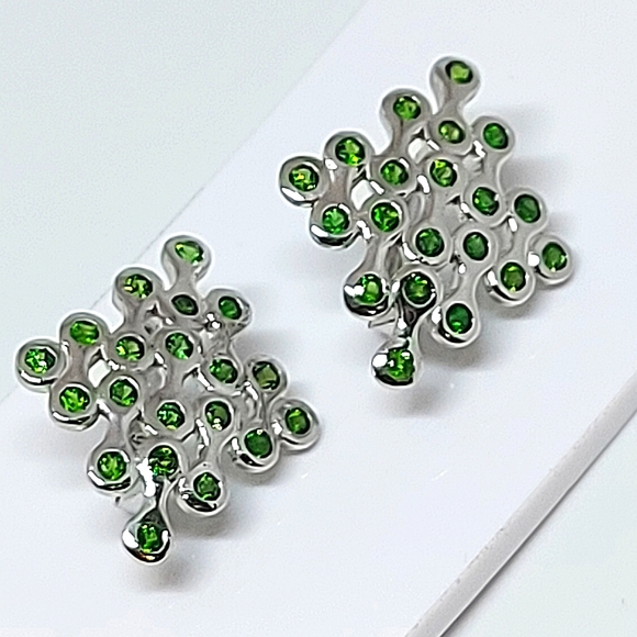 Unheated Round Green Chrome Diopside 2mm 925 Sterling Silver Earrings - Picture 3 of 8